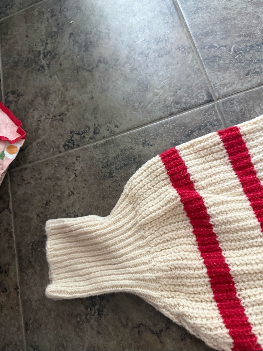 🍭Cream and Red Striped Crewneck Sweater - Picture 3 of 6